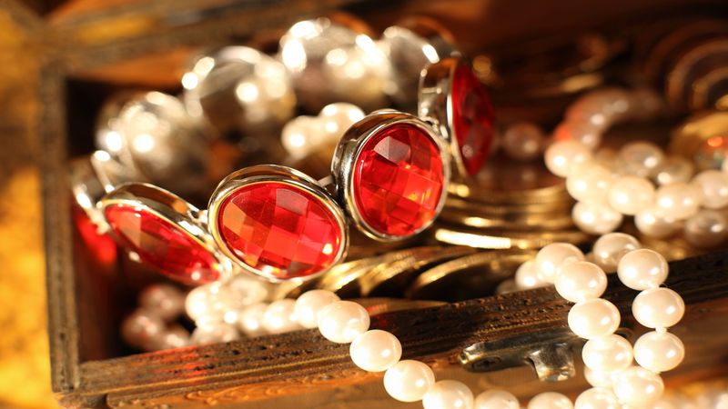 How to Sell with Pawn Brokers in Corona