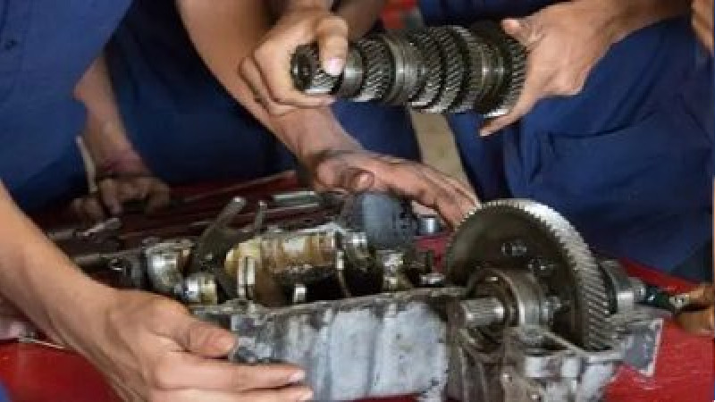 2 Reasons to Allow a Car Repair Center to Fix Your Brakes Over DIY in AZ