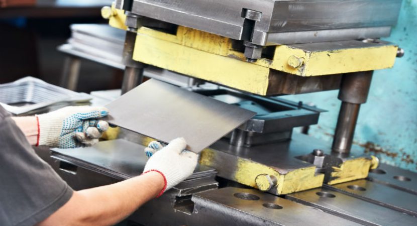 2 Essential Tools to Utilize When Using Steel Strapping Material in DE